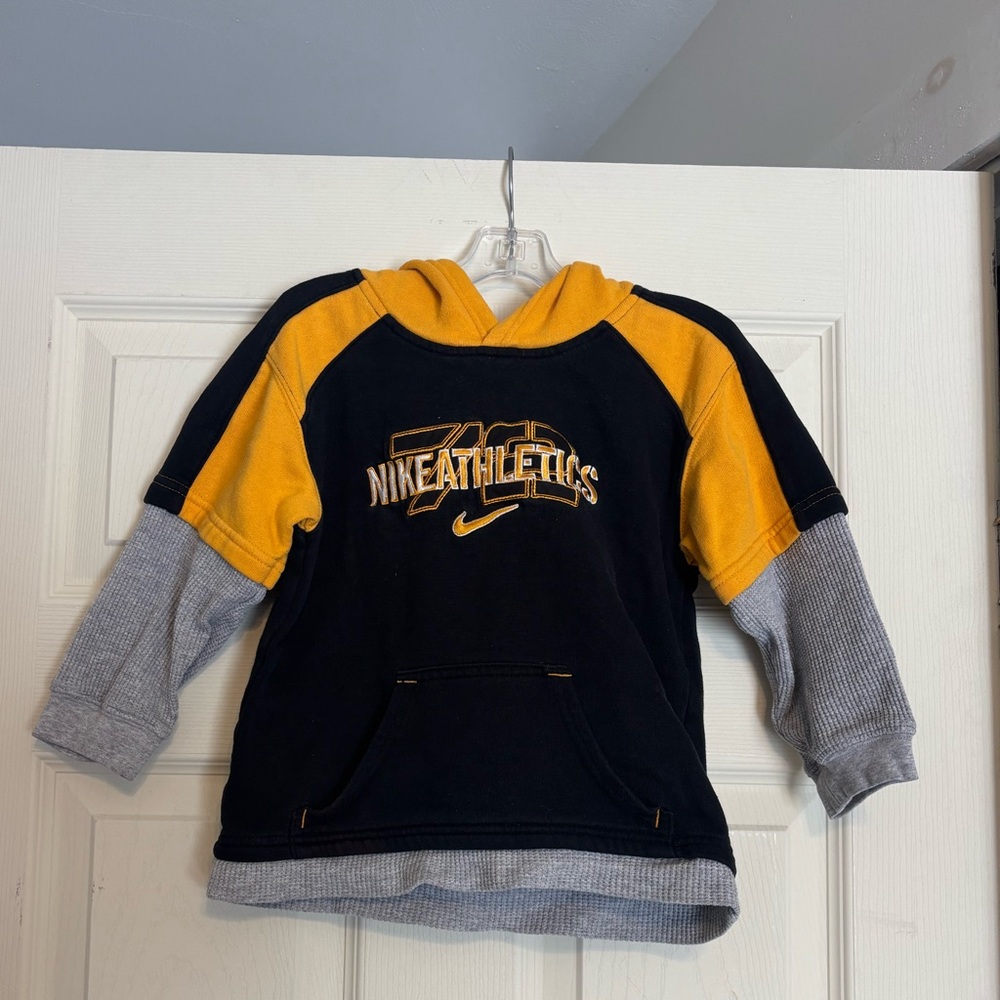 Vintage 90’s/Y2K Nike Athletics Toddler Layered Hoodie/Sweatshirt 🐝